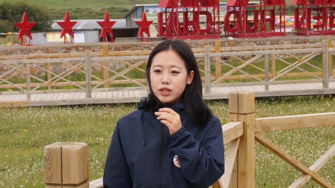 青年学子行走雪域草原