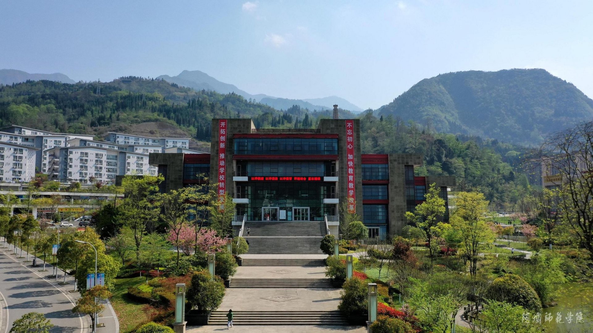 官僚主义突出问题监督举报电话